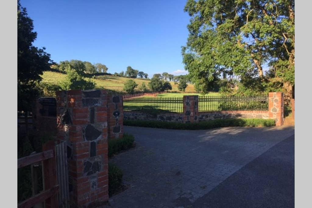 Period Coachhouse Villa Newbliss Exterior foto